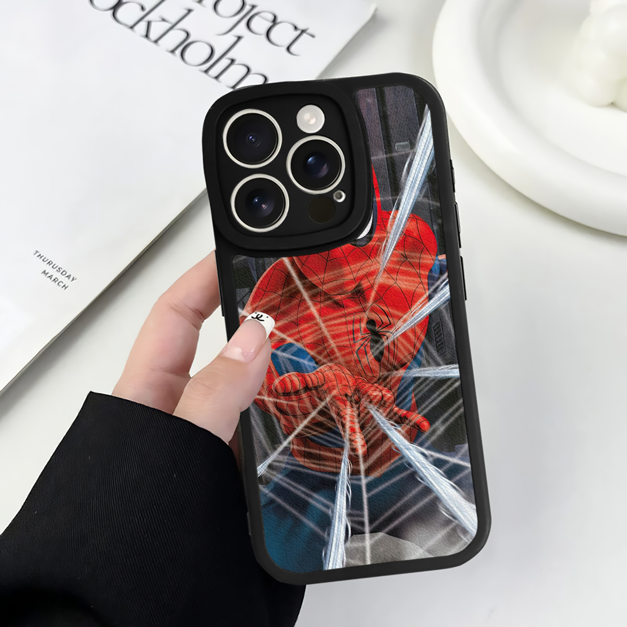 （画像用） Spider Man スパイダーマン 【iPhone 16シリーズ対応】シリコンスマホケース（レザー調） 材質：シリコン
